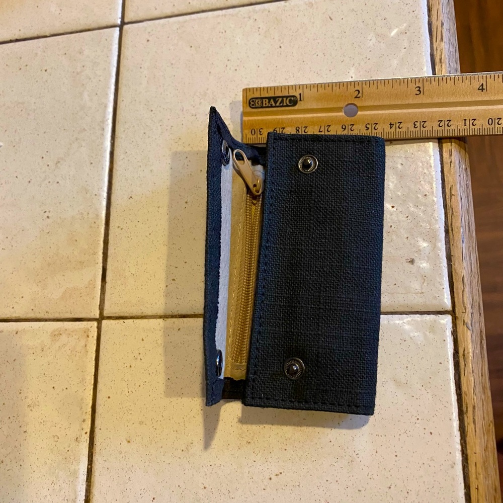 Eileen fisher travel jewel holder. Closure with two snaps. Velvet tan interior.